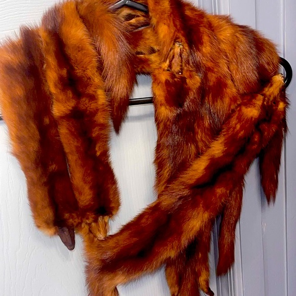 Mink Shawl gorgeous FUR purchased from the people who help keep the foxes alive - Picture 5 of 10